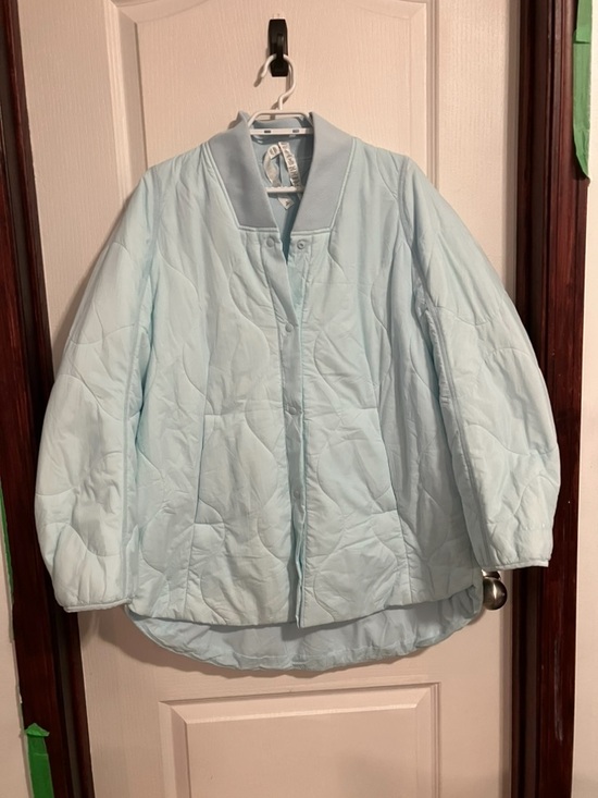 lululemon athletica Light Quilted Insulation Jacket - Powder Blue - Picture 2 of 4